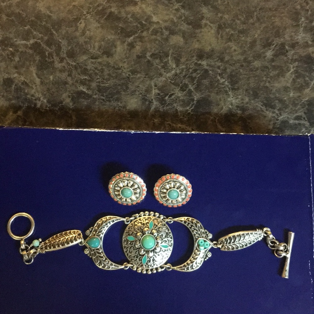 Bracelet and earrings